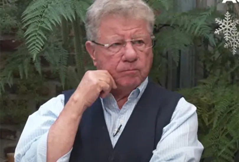 Carlos Alazraki suplica por ayuda.