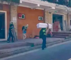 Padre soltero entierra a su bebé y regresa a trabajar por miedo a perder su empleo