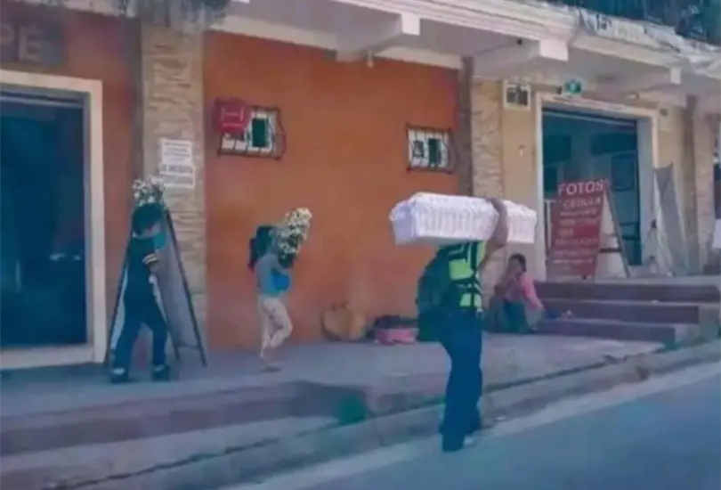 Sus vecinos le ayudaron a comprar el f&eacute;retro.