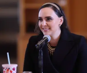 Altagracia Gómez llama a simplificar trámites para impulsar el crecimiento económico