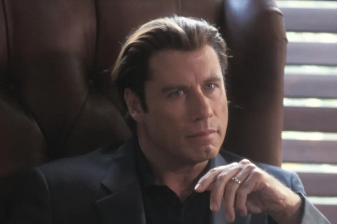 John Travolta interpretó a Howard Saint