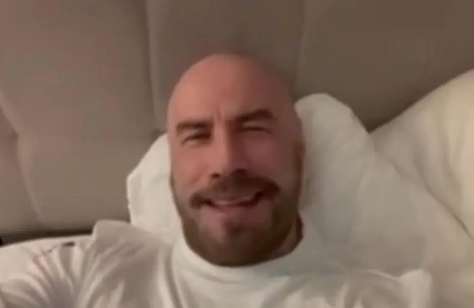 Ahora tiene 71 años. Estuvo casado con Kelly Preston hasta 2020, año en que ella falleció. En los últimos años ha trabajado en películas como 'Paradise City' y 'Trading Paint'.