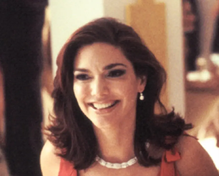 Laura Harring interpretó a Livia Saint, la esposa de Howard<br>