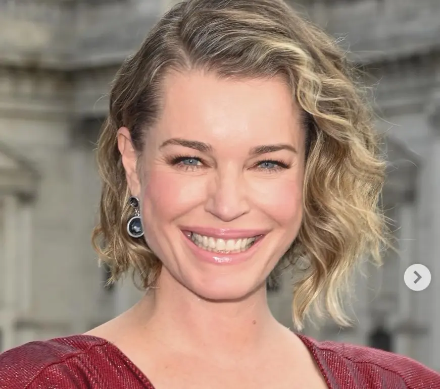 Ahora tiene 52 años y está casada con el actor Jerry O'Connell. Ha trabajado en series como 'Flipped' y 'Star Trek: Strange New World'.<br>