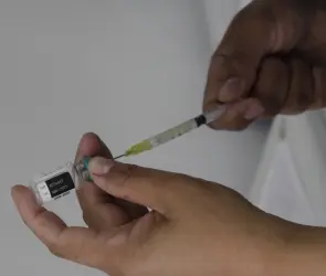 ¿Te toca la vacuna? Estos adolescentes y adultos deberán protegerse contra el sarampión