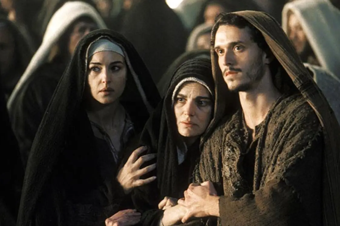 'La pasión de Cristo' de Mel Gibson, estrenada en 2004, ha sido una de las películas más controvertidas de la historia del cine. La trama presenta de una forma cruda las últimas horas de vida de Jesús de Nazaret, quien fue condenado a morir crucificado. ¿Qué fue del elenco a 21 años del estreno?