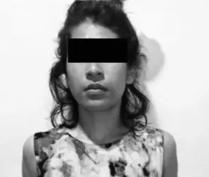 "¡Mami!": Madre abandona a su hijo de 2 años con una caja de jugo; ya fue detenida