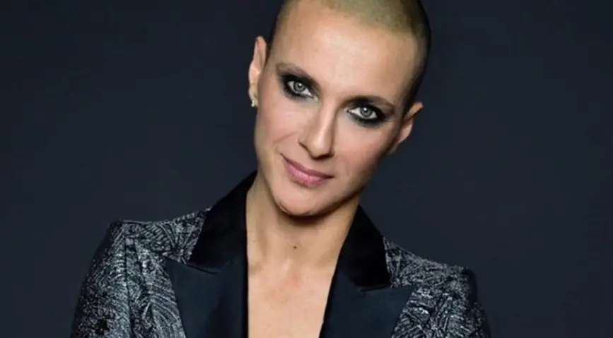 Ahora tiene 56 años, tras su éxito en 'La pasión de Cristo', trabajó en otras películas como 'All the Women in My Life' y 'Born Twice'.