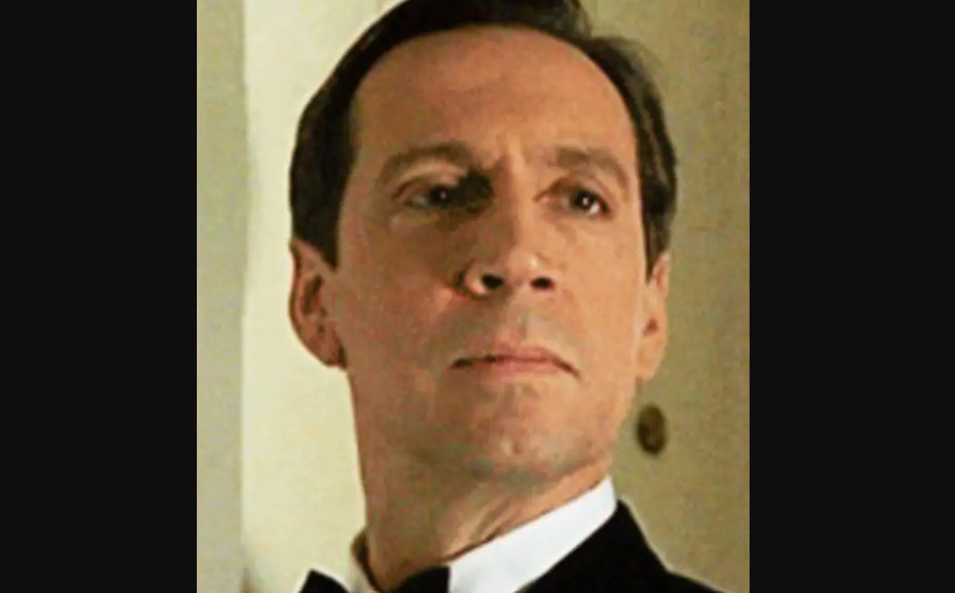 Jonathan Hyde interpretó a Samuel Parrish y a Van Pelt, el cazador