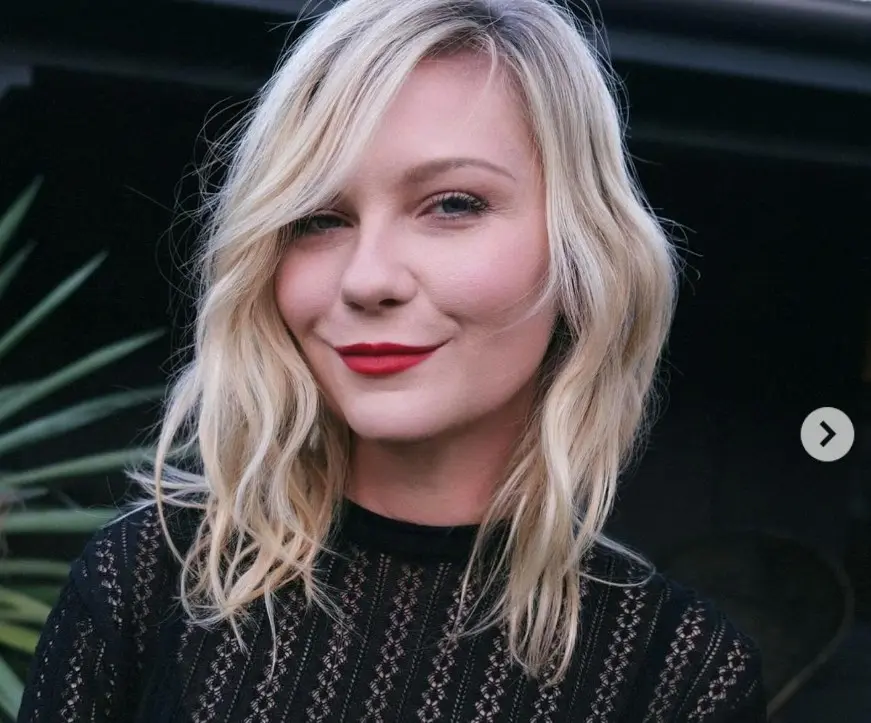 Ahora tiene 42 años, está casada con el actor Jesse Plemons y tienen dos hijos. En los últimos años ha participado en películas como 'El poder del perro' y 'Civil War'.