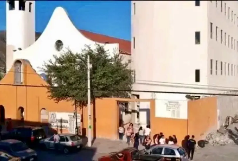 Hallan cuerpo de una mujer colgado en ba&ntilde;os de iglesia en Monterrey