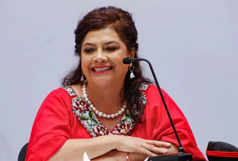 Clara Brugada se despide del papa Francisco