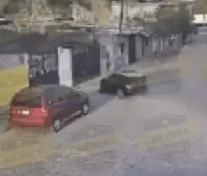 Gana un auto en una rifa y, horas después, lo estrella contra un portón