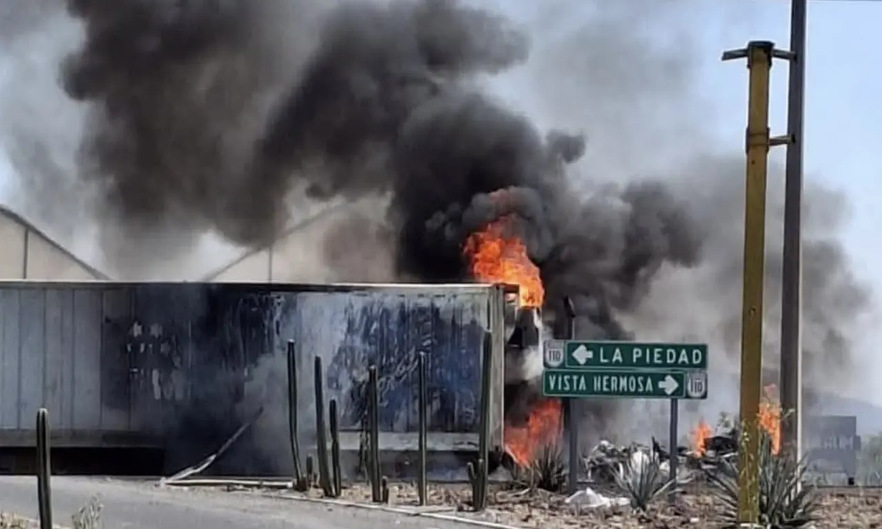  CJNG desata violencia en Michoacán, Jalisco y Guanajuato: enfrentamientos y narcobloqueos 