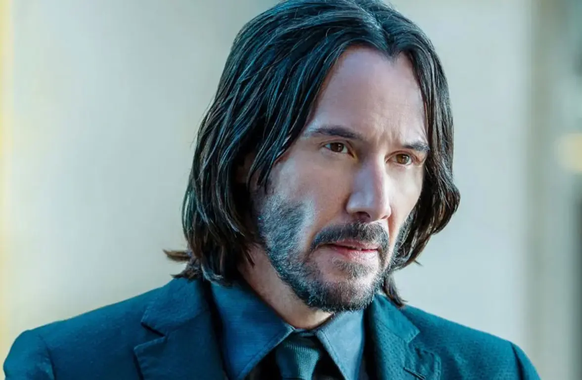 Ahora tiene 60 a&ntilde;os y mantiene un noviazgo de varios a&ntilde;os con la artista Alexandra Grant. Goza de gran popularidad por la saga de 'John Wick'.