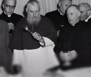 Papa Pío XII: el día en que su cuerpo explotó en pleno funeral