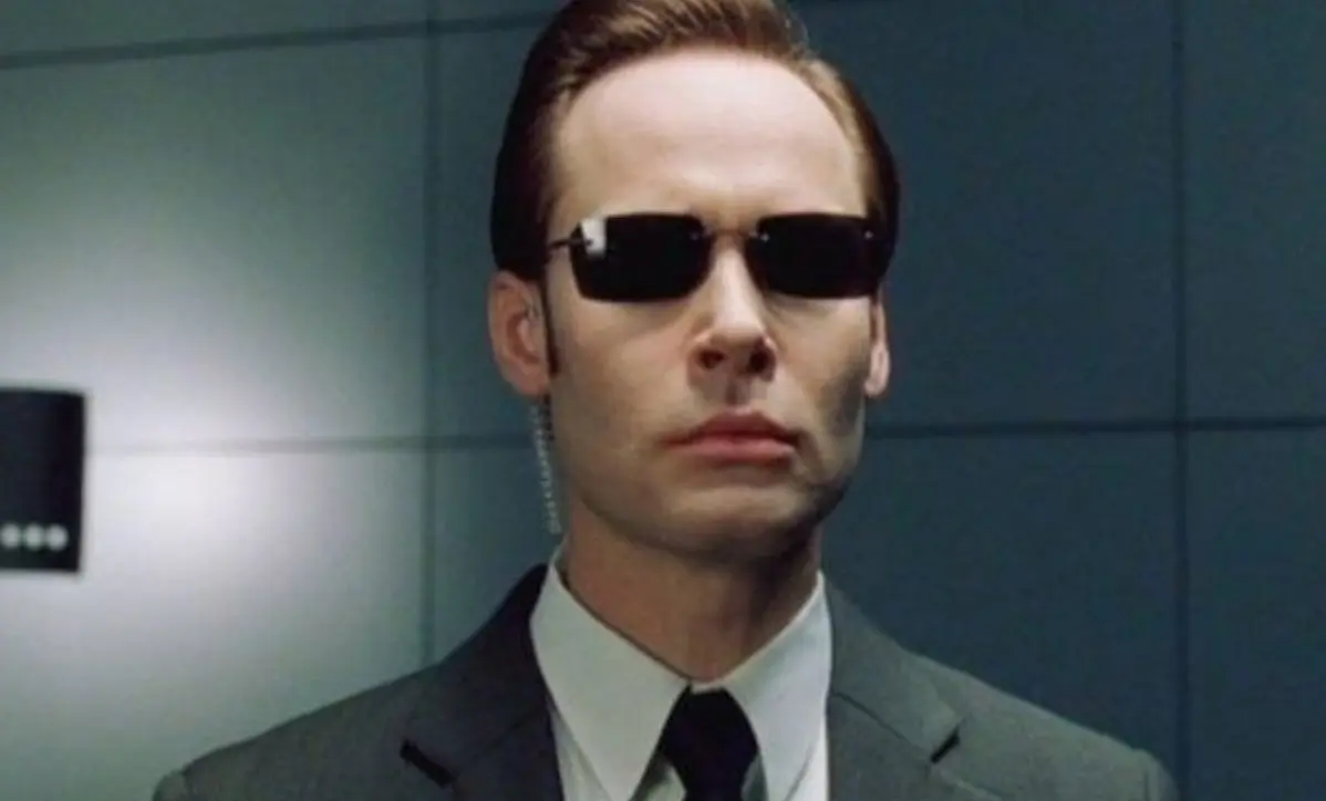 Paul Goddard interpret&oacute; al Agente Brown