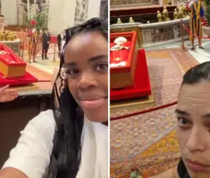 Turistas tomándose selfies con el cuerpo del Papa Francisco causan indignación en el Vaticano