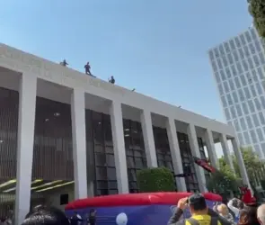 Bombero sufre acciedente tras lanzarse de edificio del Poder Judicial en Simulacro Nacional 2025