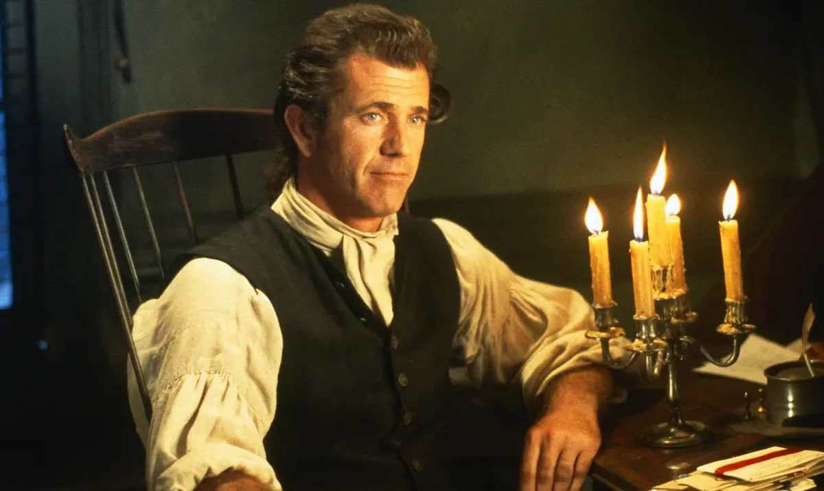 El patriota (01 de mayo). Después de que su hijo mayor se une a la Revolución de EE. UU., un viudo se lanza a la batalla en medio de una guerra que amenaza lo que más ama.<br>