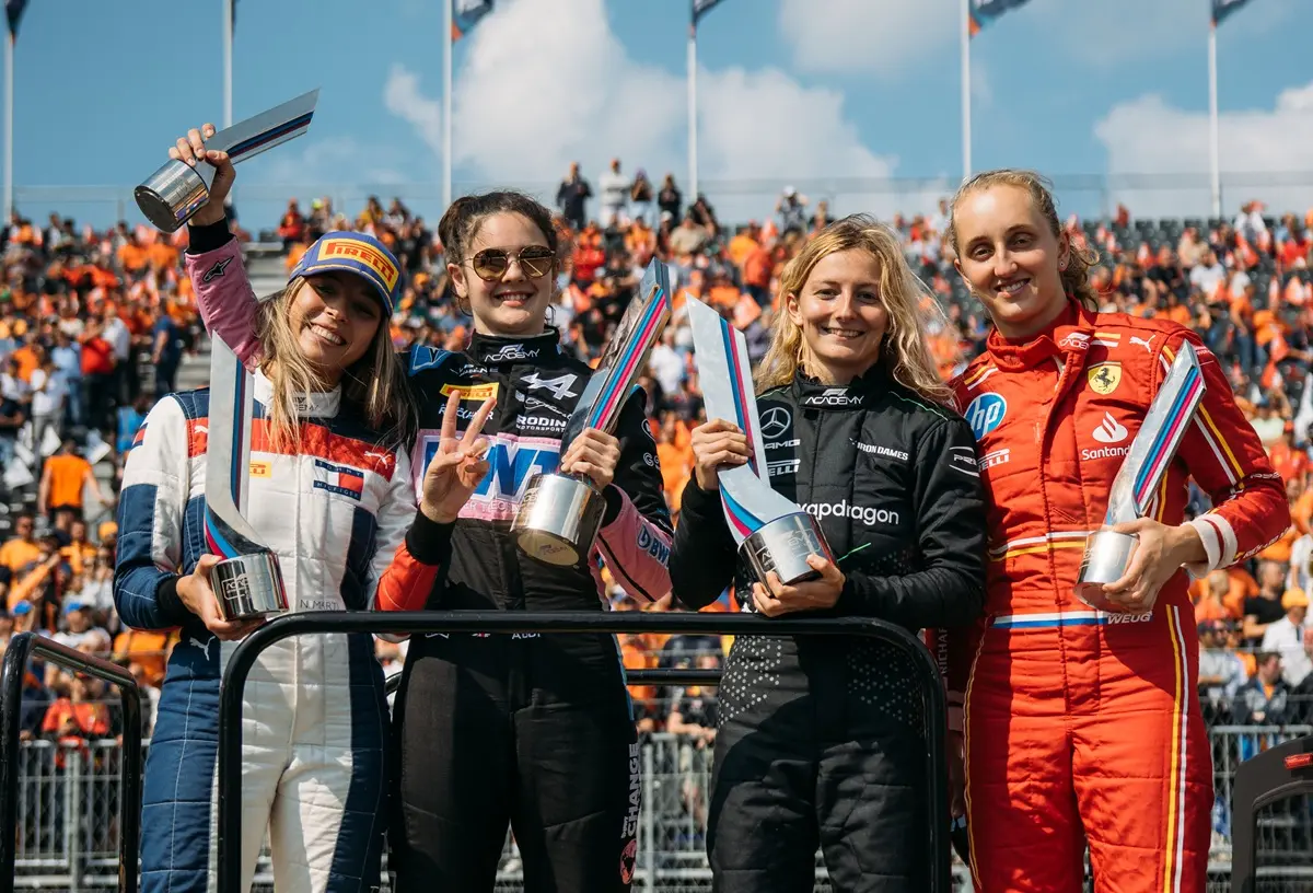 F1: La academia (28 de mayo). Quince de las mejores corredoras del mundo dejan su marca en la pista de la academia de F1 en esta serie documental producida por Hello Sunshine.