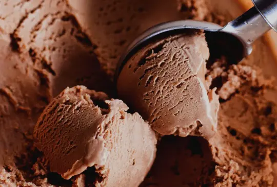 Un helado de chocolate destacó entre los demás. Un helado de chocolate destacó entre los demás.
