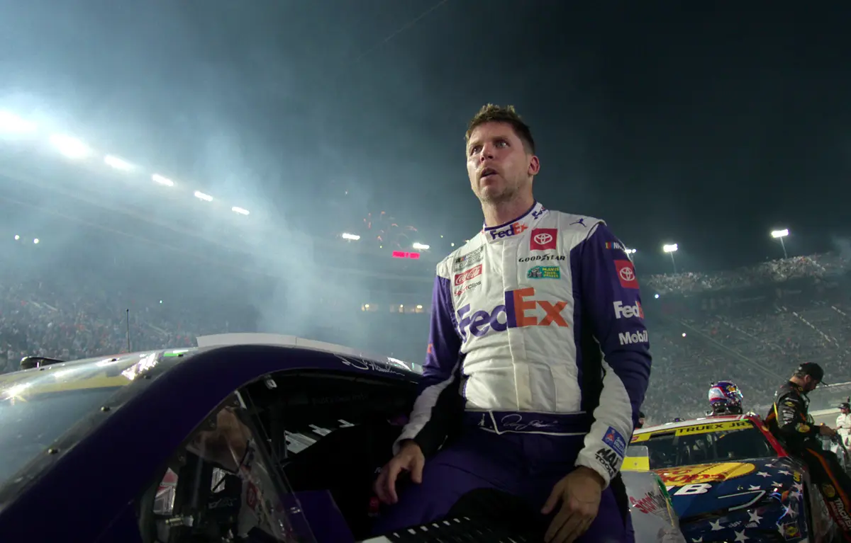 NASCAR: A toda velocidad: Temporada 2 (07 de mayo). En la carrera hacia el campeonato NASCAR 2024, esta serie documental de alto octanaje se adentra como nunca antes en el drama dentro y fuera de las pistas.