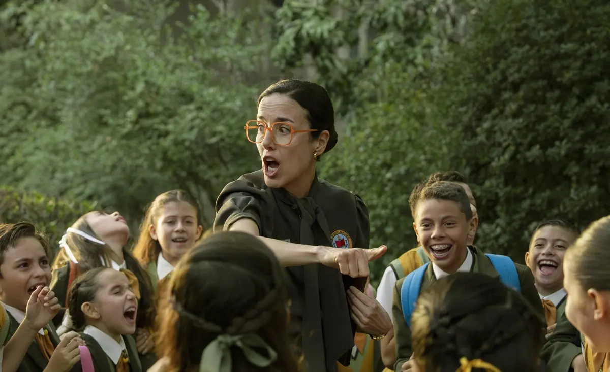 Serpientes y Escaleras (14 de mayo). Una maestra ambiciosa pero ignorada quiere ser la directora de un colegio de élite, pero el camino a la cima es traicionero y está lleno de mentiras y corrupción.