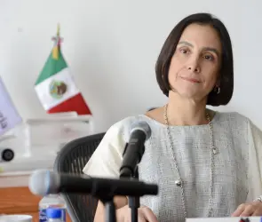 Luz Elena González presenta modelo energético para regular contratos y permisos