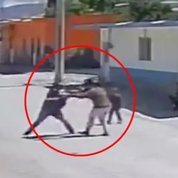 Mujer es brutalmente golpeada por su exesposo frente a su hijo en Puebla 