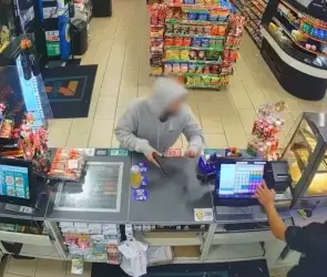 "Que tenga buenas noches": Hombre asalta tienda de 7-Eleven y luego se despide con cortesía