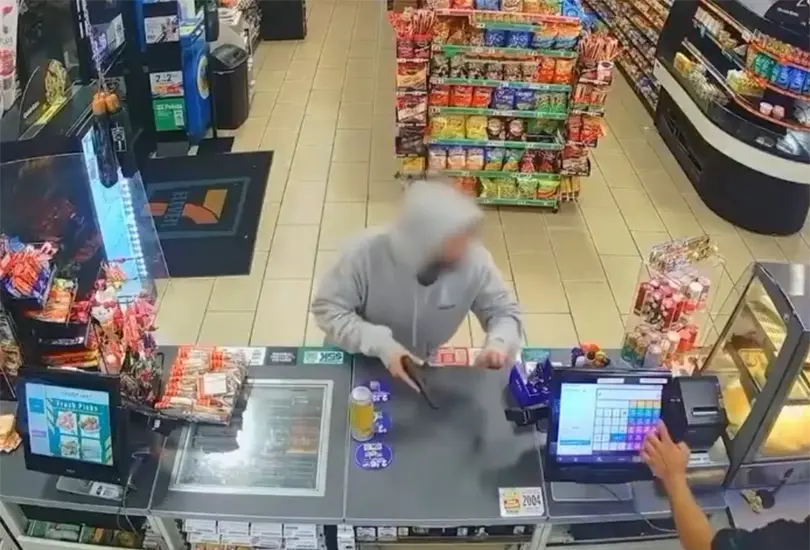 El ladr&oacute;n tranquiliz&oacute; a la v&iacute;ctima durante el asalto.