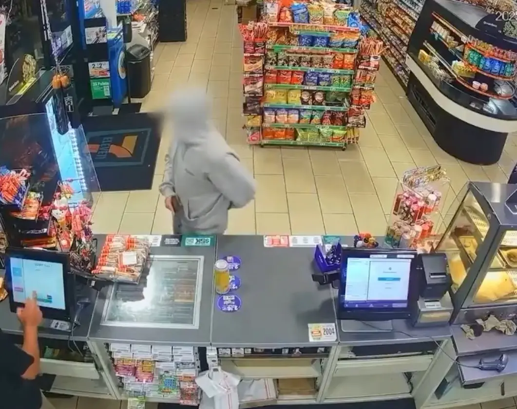 El ladrón fue identificado como Jacuri Tobías de 21 años. Captura de pantalla.
