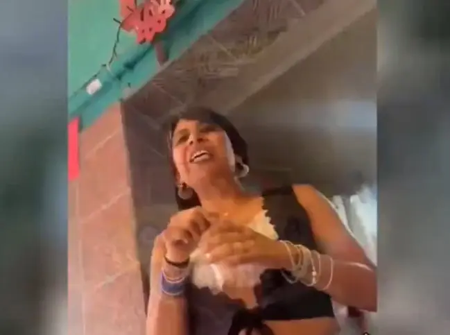 Empleada de la pozolería X