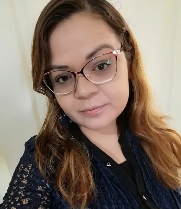 La candidata mantiene vínculos con la secta La Luz del Mundo y se le relaciona con usurpación de profesión. Especial