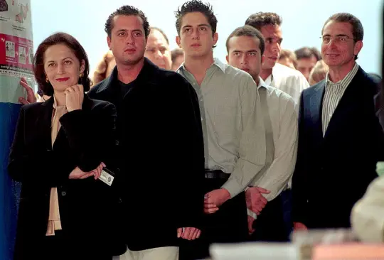 Ernesto Zedillo junto a su esposa Nilda Patricia y sus hijos Ernesto, Carlos y Emiliano. Ernesto Zedillo junto a su esposa Nilda Patricia y sus hijos Ernesto, Carlos y Emiliano.