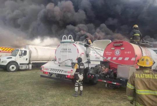 El fuego arrasó tres fábricas, dejó 15 lesionados y provocó una emergencia atmosférica en Tlaquepaque y Guadalajara. El fuego arrasó tres fábricas, dejó 15 lesionados y provocó una emergencia atmosférica en Tlaquepaque y Guadalajara.