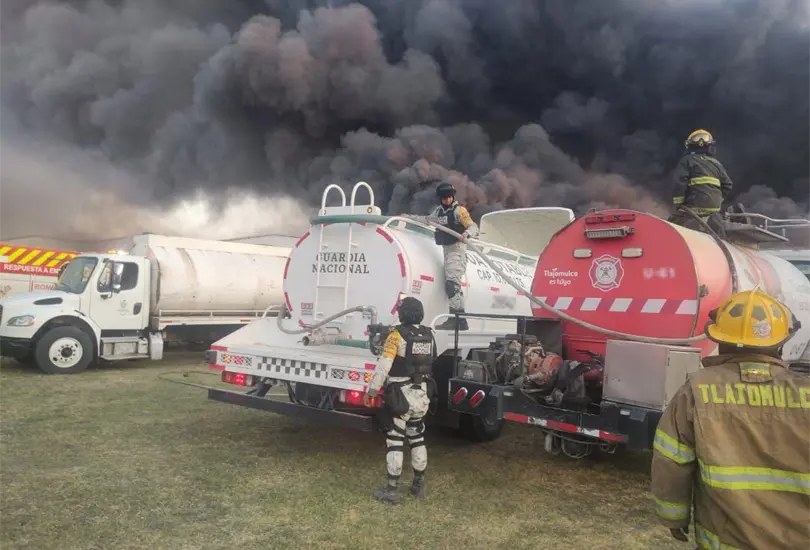 El fuego arras&oacute; tres f&aacute;bricas, dej&oacute; 15 lesionados y provoc&oacute; una emergencia atmosf&eacute;rica en Tlaquepaque y Guadalajara.