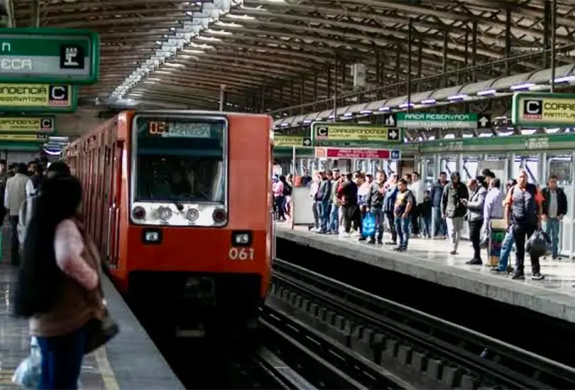 Joven denuncia pinchazo sospechoso al salir del Metro Buenavista en CDMX