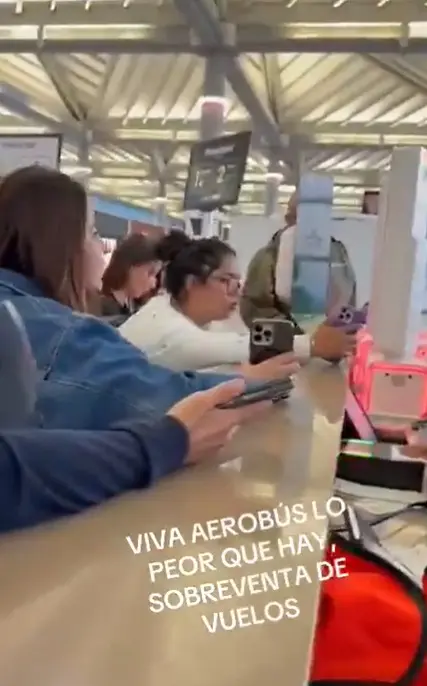 Pasajeros pierden vuelo de Viva Aerobús por sobreventa de boletos Especial