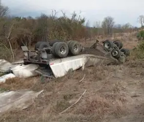 "Le dije que se saliera": abuelito muere aplastado por tráiler en rapiña de azúcar