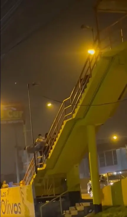 Arrojan a joven de puente peatonal Especial