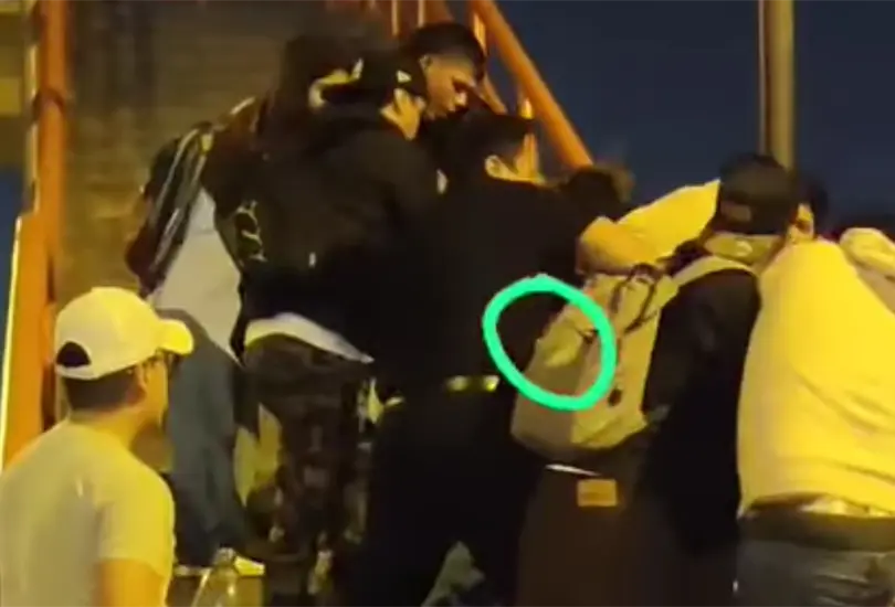 Joven es arrojado desde un puente peatonal tras pelea en Per&uacute;