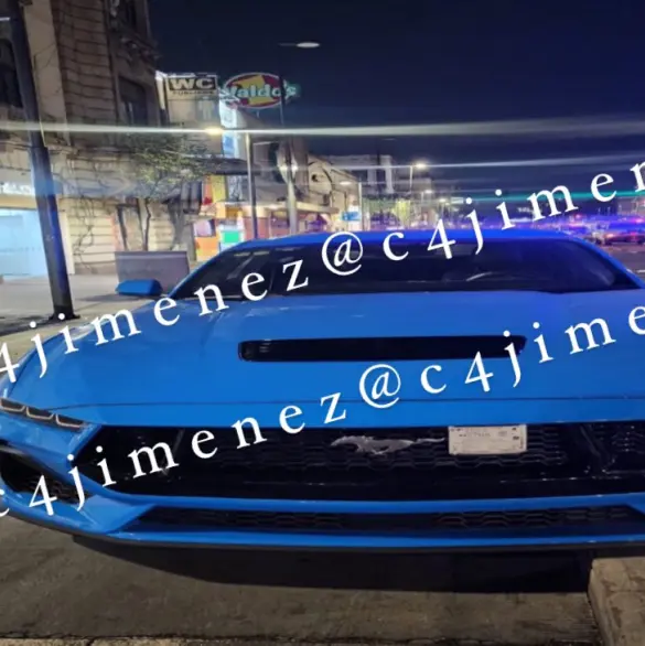 Identifican a mujer que chocó Mustang ebria en carril del Metrobús