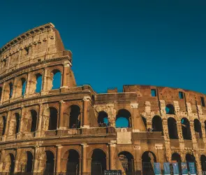 Empalado por una selfie: turista sufre brutal accidente en el Coliseo de Roma