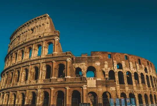 Intentaba tomarse una foto en el Coliseo, terminó empalado Intentaba tomarse una foto en el Coliseo, terminó empalado