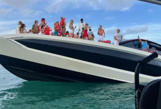 Yate Lamborghini se hunde con 32 influencers abordo Yate Lamborghini se hunde con 32 influencers abordo