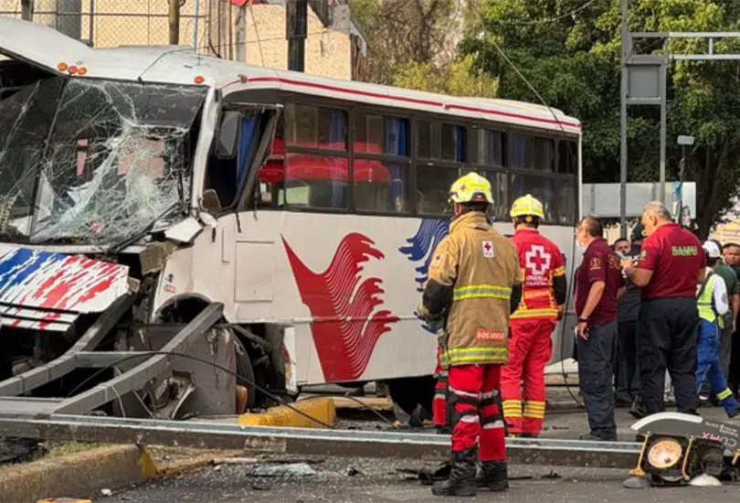 Cami&oacute;n embiste a familia en la GAM: muere madre y su hijo pierde una pierna