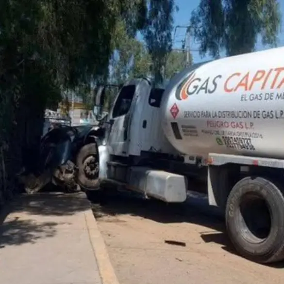 VIDEO | Así fue el momento exacto en que pipa embistió a jóvenes y tres vehículos en Edomex