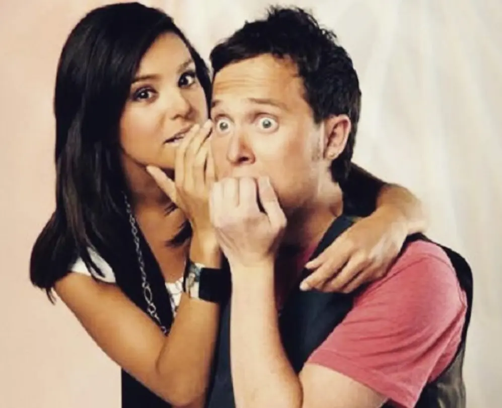 Ese mismo a&ntilde;o fue contratada por TV Azteca, donde se consolid&oacute; como una figura clave en programas como 'Venga la Alegr&iacute;a' y 'Top Ten'.